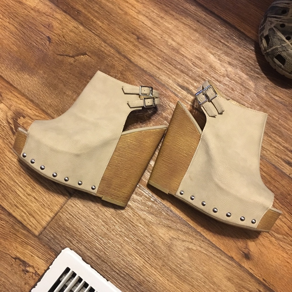Peep Toe wedges